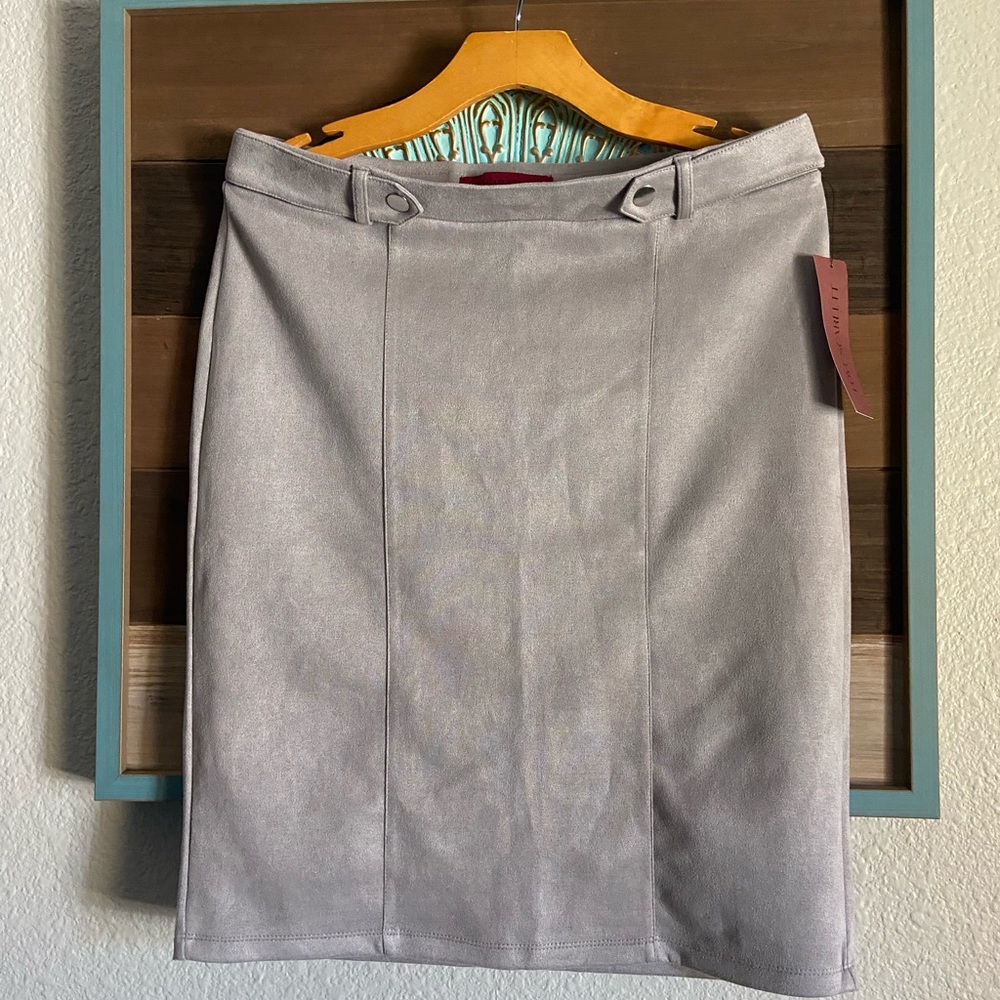 NWT Love Scarlett  Mid Length Skirt